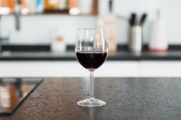 Verre à vin dans la cuisine