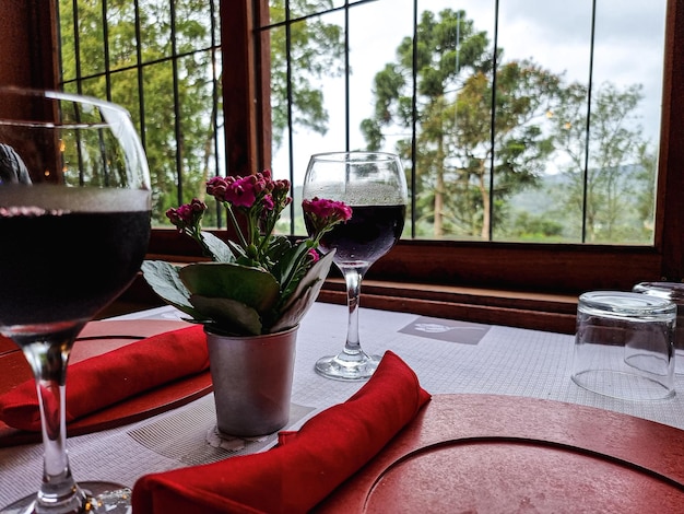 Verre de vin à l'intérieur d'un restaurant