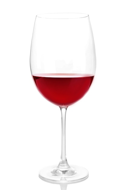 Verre de vin rouge de vin isolé sur blanc