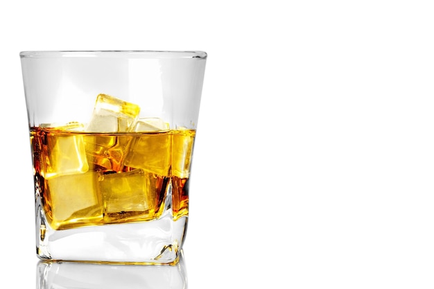 Verre de whisky et glace