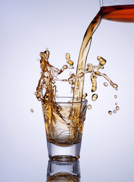 Verre de whisky avec splash