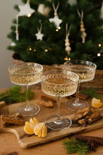 Verres de champagne à l'intérieur de Noël