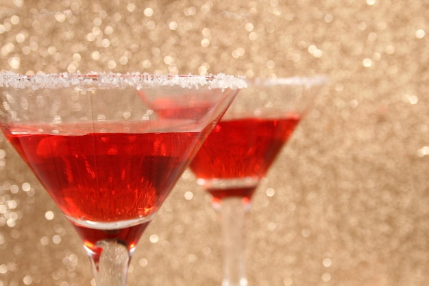 Verres avec un cocktail rouge