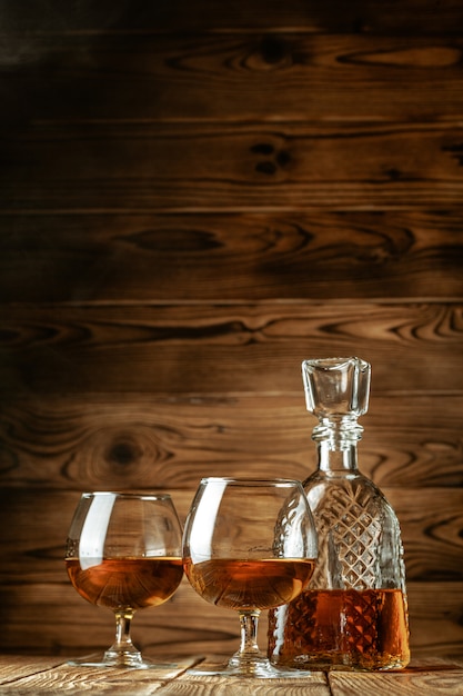 verres à cognac, stand de whisky sur la barre