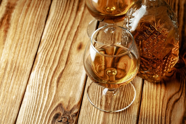 verres à cognac, stand de whisky sur la barre