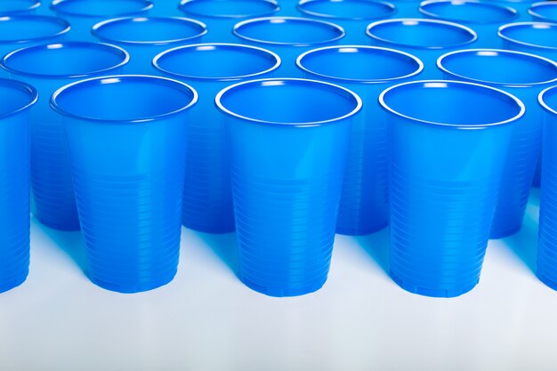 Verres jetables en plastique bleu