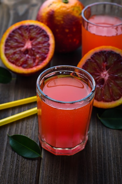 Verres de jus d&#39;orange sanguine