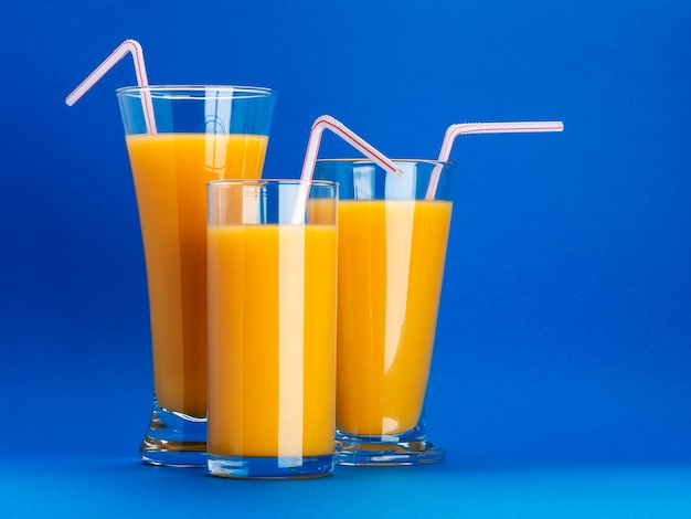 Verres de jus d'orange