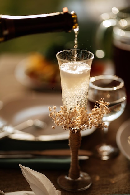 Verres de mariage pour le vin et le champagne en cristal