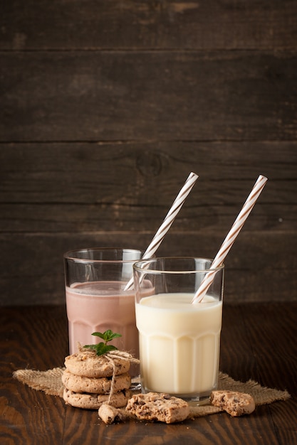 Verres de milkshakes à la vanille et au chocolat