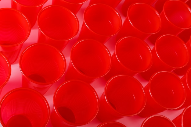 Verres en plastique jetables rouges