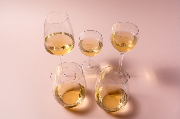 Verres à vin blanc, vue de dessus.