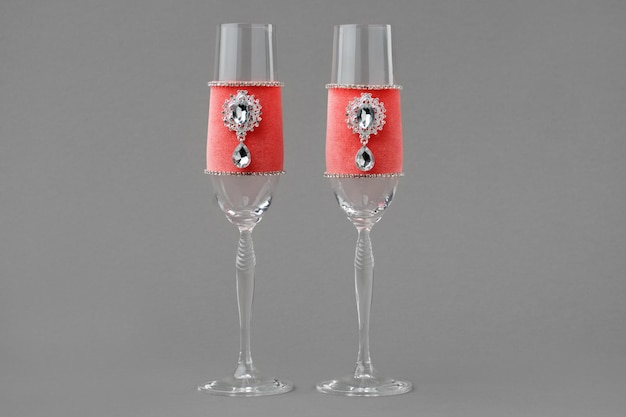 Verres à vin de mariage de luxe décorés de tissu de velours de couleur corail