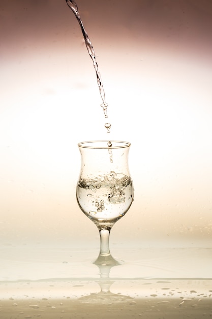 Verser un verre d'eau