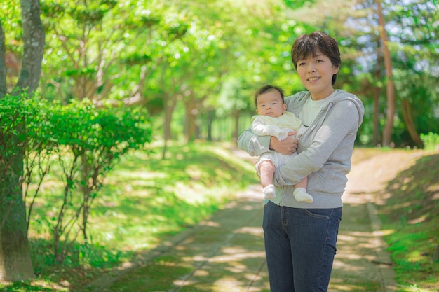 Vert rafraîchissant et parent et enfant