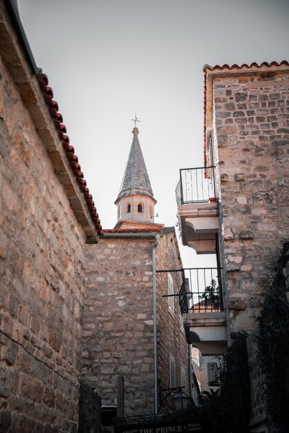 Verticale des rues de la vieille ville de Budva au Monténégro