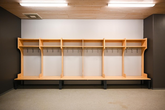 Vestiaire en bois d'un stade