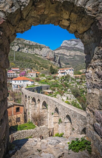 Vestiges de l'aqueduc de Stari Bar