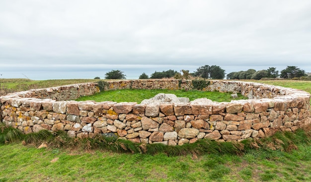 Photo vestiges de les monts grantez tombeau néolithique bailliage de jersey channel islands
