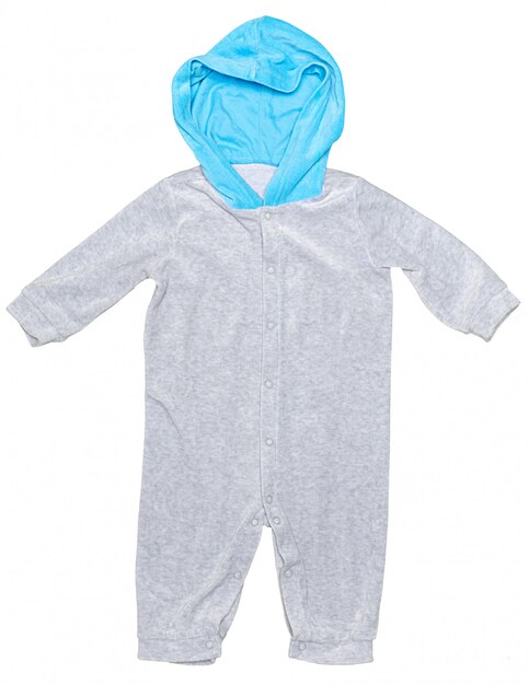 Vêtements bébé isolés sur fond blanc