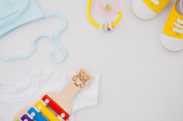 Vêtements de bébé plats à poser avec xylophone