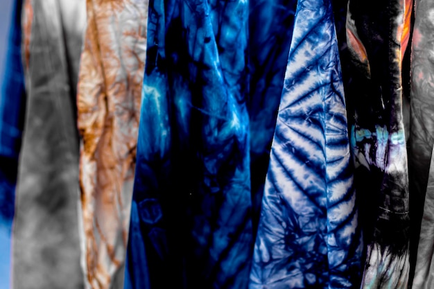 Vêtements tie-dye