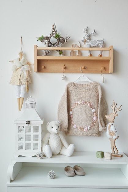 Vêtements tricotés pour bébé Pull tricoté à la main avec des fleurs Veste avec broderie