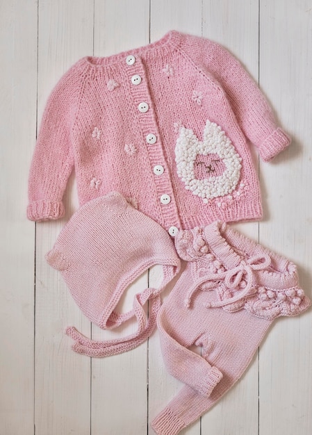 Vêtements tricotés pour bébé Vêtements tricotés à la main avec broderie