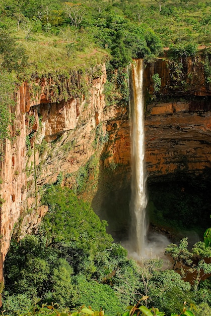 Veu De Noiva Waterfal Dans La Chapada Dos Guimaraes Près De Cuiaba état Du Mato Grosso Brésil