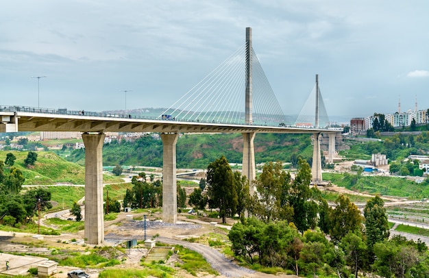 Le Viaduc de Salah Bey à travers le Canyon Rhummel à Constantine - Algérie, Afrique du Nord