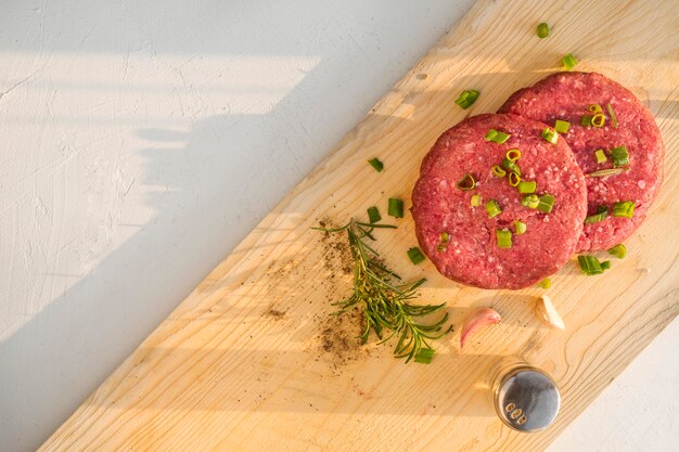 Viande assaisonnée pour hamburger