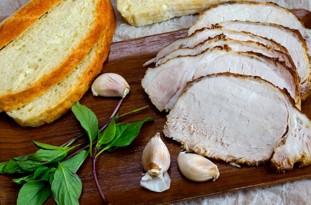 Viande au four avec pain fait maison