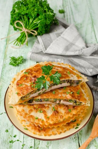 Viande Aux Champignons Et Herbes Cuites En Pâtisserie