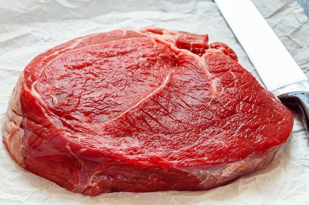 Viande de boeuf biologique crue fraîche