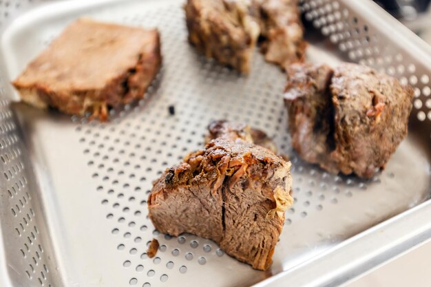 Viande de boeuf sur plateau