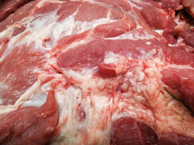 Viande crue fraîche sur le marché