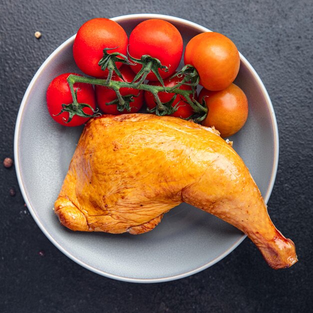 Viande de cuisse de poulet repas de volaille fumée collation alimentaire sur la table copie espace fond alimentaire