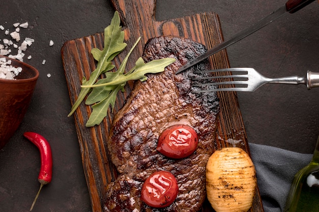 Viande cuite aux légumes