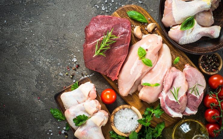 Photo viande fraîche de première qualité de bœuf, de poulet, d'agneau et de porc pour des repas sains et délicieux