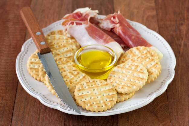 Viande fumée aux biscuits et à l'huile d'olive