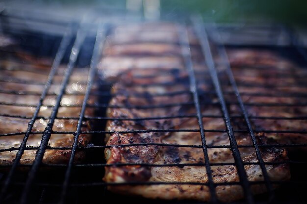 viande sur le grill côtes grillées au barbecue