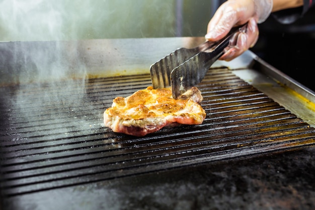 Viande grillée Steak juteux de boeuf