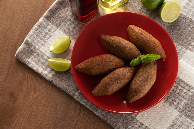 Viande hachée du Moyen-Orient. Plat de fête snack frit Vue de dessus.