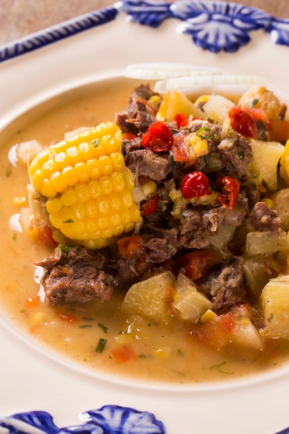 Viande et maïs - Guisado - Plat traditionnel brésilien