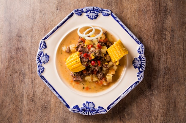 Viande et maïs - Guisado - Plat traditionnel brésilien