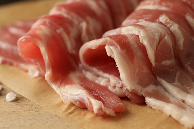La viande, la nourriture et le concept de la nourriture savoureuse, le bacon délicieux.