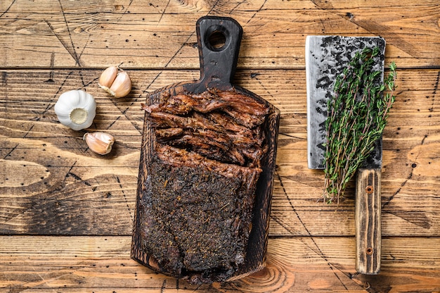 Viande de poitrine de boeuf barbecue fumée maison