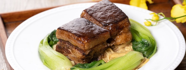 Viande de porc Dongpo aux légumes verts, nourriture traditionnelle pour le nouvel an chinois