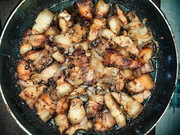 Viande de porc grillée dans une poêle plans fortifiés Vue d'en haut Cuisson de la viande