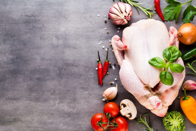 Viande de poulet et légumes frais